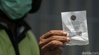 Diketahui mulai bulan ini kendaraan yang belum ikut uji emisi dan belum lulus uji emisi akan ditilang. Tapi sanksi tilang baru diberlakukan mulai 13 November 2021. 