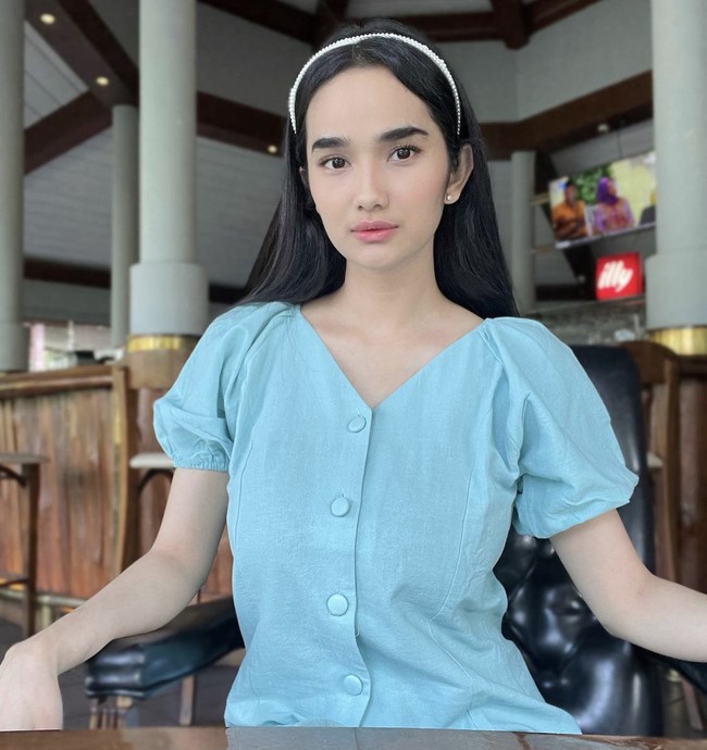 Artis FTV, Faby Marcelia Sopakuwa menikah dengan aktor Revand Narya pada tahun 2013. Faby saat itu masih berusia 18 tahun. Kini keduanya sudah mempunyai dua orang buah hati.  Foto: Dok. Instagram @fabymarcelia