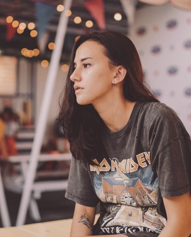 Model dan pemeran, Dahlia Poland menikah muda pada usia 18 tahun dengan aktor Fandy Christian. Wanita keturunan Jawa, Betawi dan Amerika Serikat itu melejit usai membintangi sinetron Ganteng Ganteng Serigala. Kegiatan sehari-hari Dahlia sibuk mengurus tiga orang buah hatinya. Foto: Dok. Instagram @dahliachr.