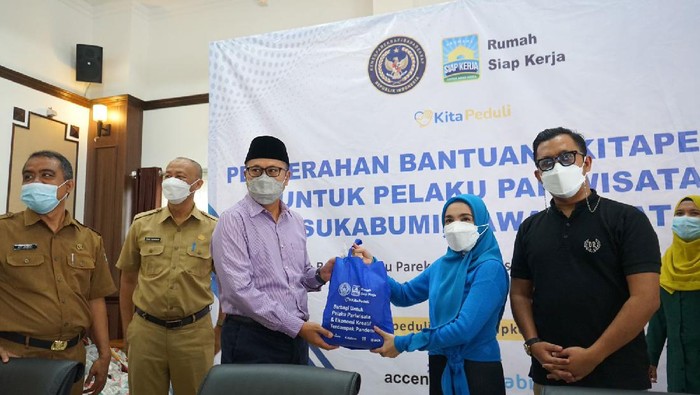 Bakti sosial Rumah Siap Kerja