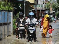 Puluhan Rumah Warga Di Dayeuhkolot Bandung Terendam Banjir