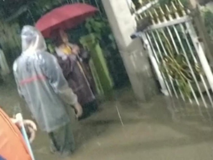 Banjir setinggi paha genangi wilayah Cempaka Bandung