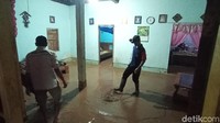 Camat Undaan, Rifai kepada wartawan ditemui di lokasi, Selasa (2/11/2021) mengatakan, kejadian banjir bandang ini bermula saat hujan lebat di kawasan Desa Wonosoco pukul 14.00 WIB. Akibatnya hujan deras tersebut memicu aliran sungai meluap dan melimpas ke permukiman warga sekitar.