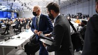 Diketahui, Biden tertidur saat mendengarkan pidato pembukaan dari Perdana Menteri (PM) Inggris Boris Johnson. Dalam pidatonya, Boris Johnson menyoroti isu pemanasan global. AP Photo/Erin Schaff
