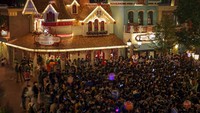 Seperti dilansir kantor berita AFP, Senin (1/11/2021), media pemerintah melaporkan, Disneyland Shanghai ditutup setelah seorang wanita yang mengunjungi taman itu dinyatakan positif setelah pulang ke rumahnya.  