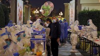 Pemerintah kota Shanghai menyatakan bahwa hampir 34.000 orang telah dites Corona pada Senin pagi waktu setempat, dan hasil tes semuanya negatif.  