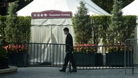 Penutupan itu terjadi setelah Universal Studios yang baru dibuka di Beijing mengatakan pada akhir pekan lalu, bahwa kontak dekat dari orang yang terinfeksi telah ditemukan di antara pengunjung akhir pekan sebelumnya.  