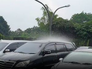 Heboh! Fenomena Hujan di Cikarang Hanya Basahi 1 Mobil