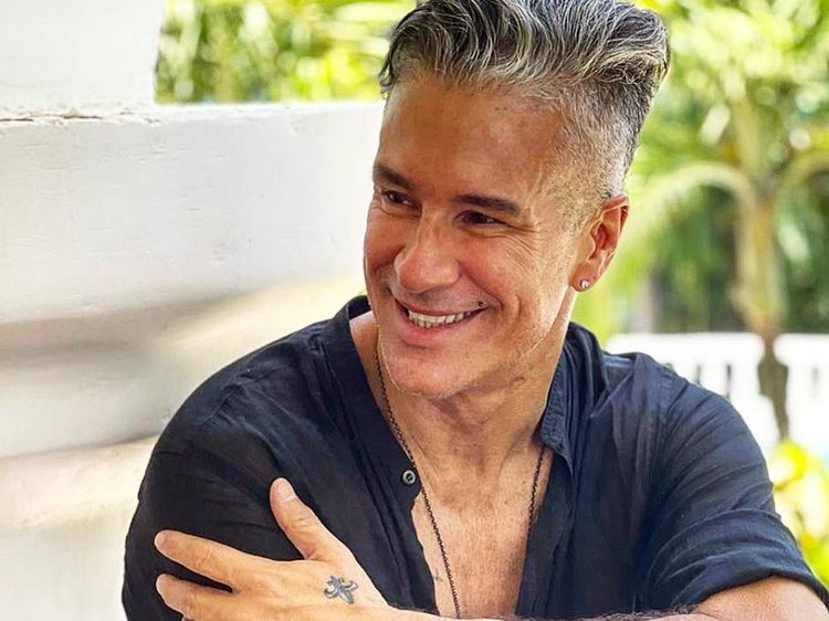10 Potret Terbaru Fernando Jose Pasangan Rosalinda, Seksi di Usia 55 Tahun