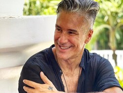 10 Potret Terbaru Fernando Jose Pasangan Rosalinda, Seksi di Usia 55 Tahun