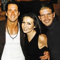 Fernando Carrillo sendiri kerap membagi foto-foto jadulnya ketika aktif main telenovela 20 tahun lalu. Berikut potretnya dengan para pemain Rosalinda yang disiarkan di stasiun televisi Indonesia. Foto: Instagram @ferrcarrillo