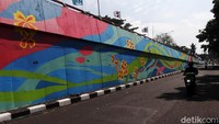 Saat ini bangunan jalan layang yang sudah dimural baru di kawasan Cikapayang.
