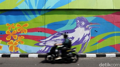 Flyover Pasupati Bandung Dipercantik dengan Mural