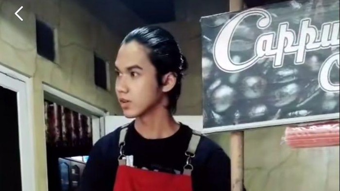 Heboh Penjual Baslok Ganteng di Bojong Gede Mirip Al Ghazali, Ini Kisahnya Heboh Penjual Baslok Ganteng di Bojong Gede Mirip Al Ghazali, Ini Kisahnya