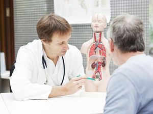 Jangan Abaikan! Ini Deretan Gejala Awal Pembesaran Prostat pada Pria