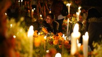Banyak orang sengaja melakukan perjalanan wisata dari Kolombia ke Mexico City selama seminggu hanya untuk menjadi bagian dalam perayaan itu.
