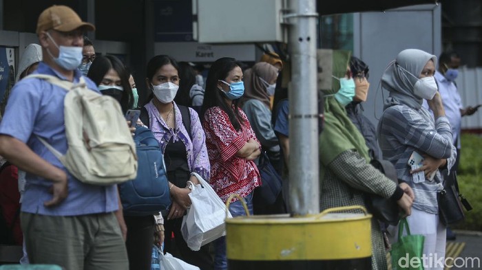 Jakarta PPKM Level 1, Siap-siap WFO Gaes DKI Jakarta kini turun menjadi PPKM level 1. Penurunan status itu berarti ada sejumlah aturan yang berubah, salah satunya terkait aturan work from office (WFO).