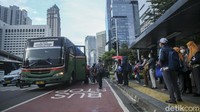 Saat ini Jakarta sudah mencapai total vaksinasi dosis 1 minimal 70% dan capaian vaksinasi dosis 1 untuk lanjut usia di atas 60 tahun minimal sebesar 60%. Maka dari itu saat ini Jakarta berstatus PPKM level 1.