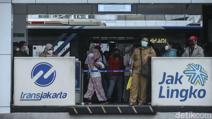 Jakarta PPKM Level 1, Siap-siap WFO Gaes DKI Jakarta kini turun menjadi PPKM level 1. Penurunan status itu berarti ada sejumlah aturan yang berubah, salah satunya terkait aturan work from office (WFO).