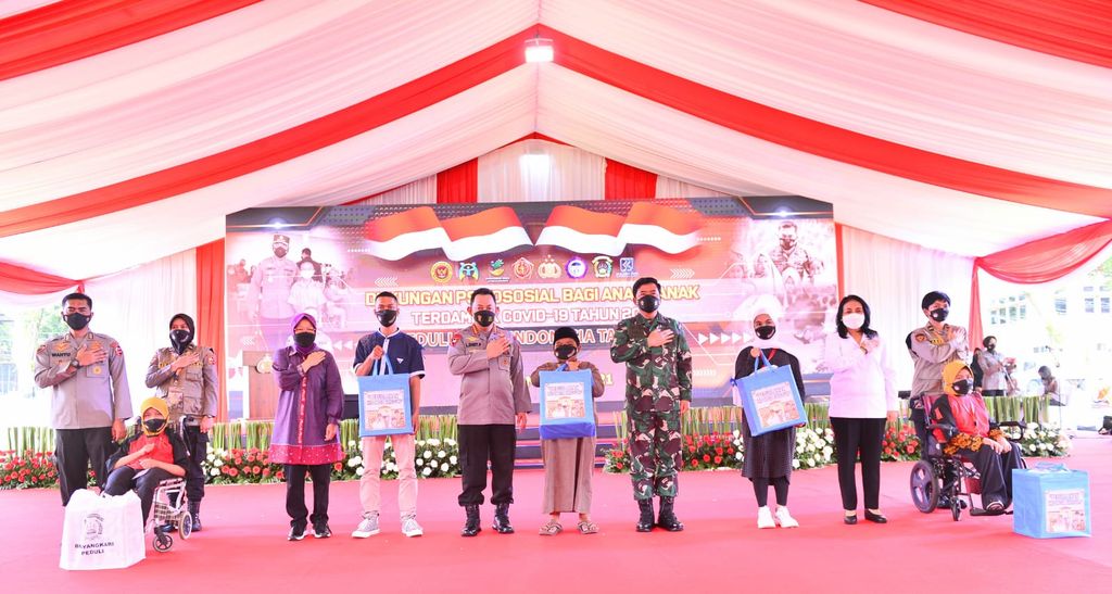 Kapolri Jenderal Listyo Sigit Prabowo menghadiri kegiatan dukungan psikososial kepada anak-anak dan disabilitas yang terdampak Pandemi COVID-19.