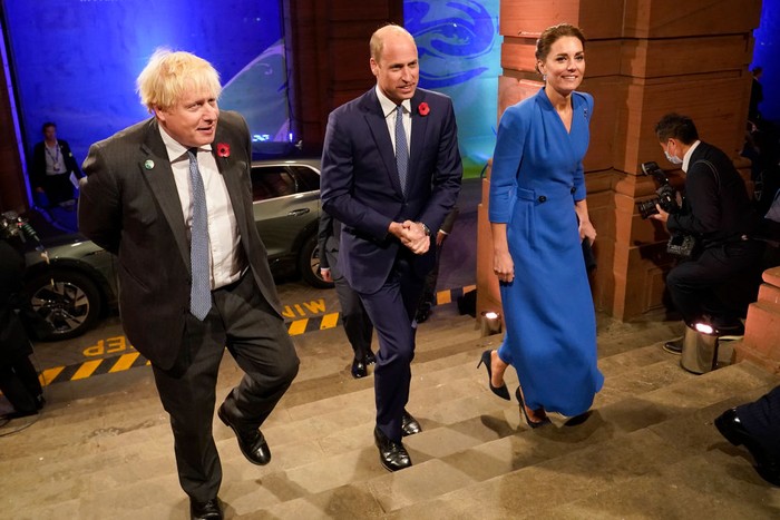 GLASGOW, SCOTLAND - NOVEMBER 01: British Prime Minister Boris Johnson, left, greets Britains Prince William, Duke of Cambridge and Catherine, Duchess of Cambridge as they arrive to attend an evening reception to mark the opening day of the COP26 summit at the Scottish Event Campus (SEC) on November 1, 2021 in Glasgow, United Kingdom. 2021 sees the 26th United Nations Climate Change Conference. The conference will run from 31 October for two weeks, finishing on 12 November. It was meant to take place in 2020 but was delayed due to the Covid-19 pandemic. (Photo by Alberto Pezzali - Pool/Getty Images)