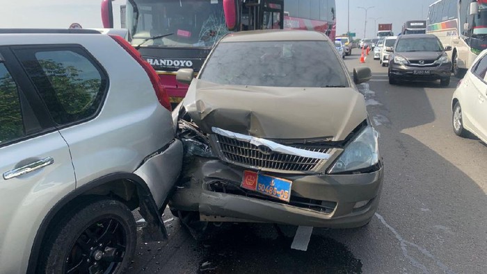 Kecelakaan Beruntun di KM 41 Tol JORR Arah Cikunir (dok.istimewa)