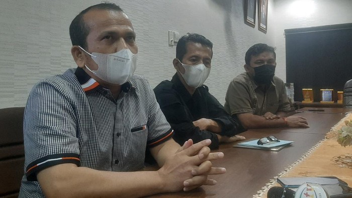 Konferensi Pers Fraksi PKS DPRD Pekanbaru (Raja-detikcom)