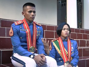 Kisah Haru Kakak-Adik Barengan Diterima Masuk Akmil