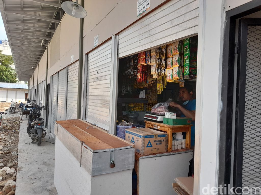 Lokasi sementara usai kebakaran Pasar Kambing (Pasar Lontar) di Tanah Abang, sudah mulai ditempati pedagang yang lapaknya dulu terbakar. 2 November 2021. (Marteen Ronaldo/detikcom) Lokasi sementara usai kebakaran Pasar Kambing (Pasar Lontar) di Tanah Abang, sudah mulai ditempati pedagang yang lapaknya dulu terbakar. 2 November 2021. (Marteen Ronaldo/detikcom)