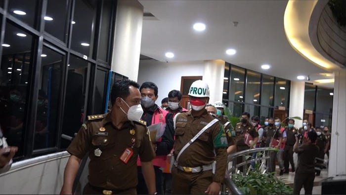 Kejagung tetapkan 7 tersangka dalam kasus dugaan korupsi pembiayaan ekspor oleh LPEI, Selasa, (2/11/2021).