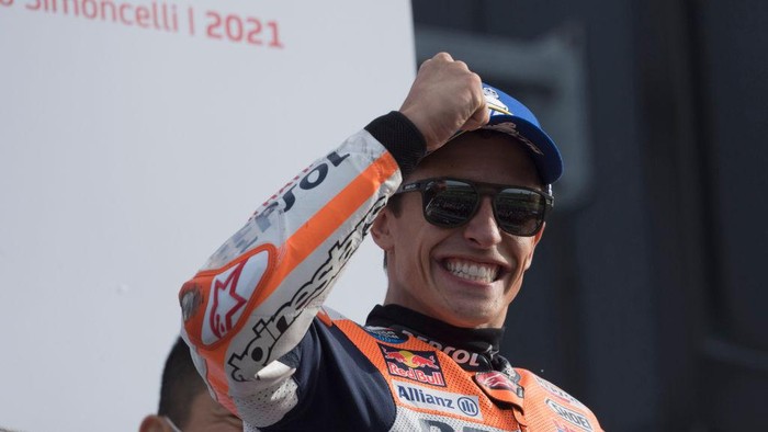 MISANO ADRIATICO, ITALY - OCTOBER 24: Marc Marquez of Spain and Repsol Honda Team celebrates the victory on the podium at the end of the MotoGP race during the MotoGP of Emilia Romagna - Race at Misano World Circuit on October 24, 2021 in Misano Adriatico, Italy. (Photo by Mirco Lazzari gp/Getty Images)