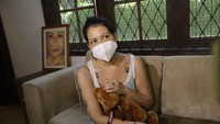 Melanie Subono sudah diizinkan untuk pulang setelah menhalani operasi tumor. Foto: Palevi