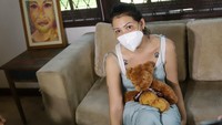 Meski sedang sakit, Melanie Subono tetap aktif mengurus beberapa kegiatan sosial. Foto: Palevi