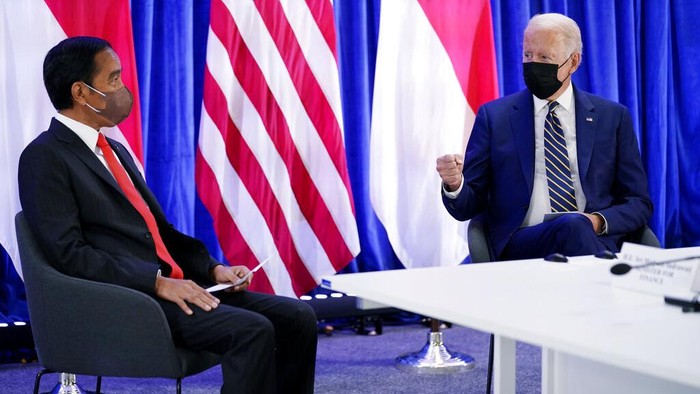 Presiden Amerika Serikat (AS) Joe Biden mengunggah momen pertemuan bilateralnya dengan Presiden Joko Widodo (Jokowi). Pertemuan Biden dan Jokowi itu berlangsung di Scottish Event Campus (SEC), Glasgow, Skotlandia.
