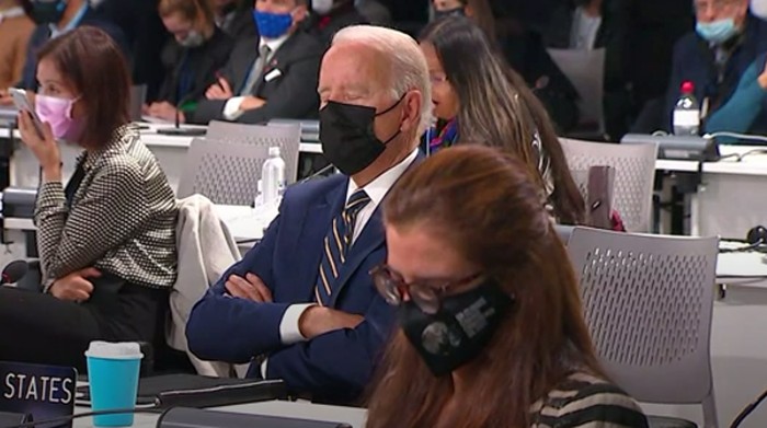 Presiden AS Joe Biden hadiri KTT COP26 di Gasglow, Scotlandia, pada Minggu (31/10). Saat acara pidato pembukaan dimulai, Biden tertangkap kamera sedang tertidur.