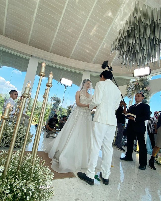 Walaupun serial Little Mom saat ini sudah resmi tamat, namun sepertinya tak sedikit netizen yang masih menunggu kelanjutan kisahnya di season 2. Beberapa penonton berharap Naura justru menikah dengan Keenan, bukan Yuda. Foto: Instagram/@mamiiren