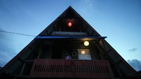 Abdul Mukhlis, General Manager PT PLN Unit Induk Wilayah (UIW) Aceh, menyebutkan total pelanggan di Aceh hingga Oktober 2020 tercatat sebanyak 1.544.986 pelanggan dengan rincian pascabayar 792.668 pelanggan atau sebesar 51,3 persen dan prabayar 753.318 pelanggan atau 48,7 persen.