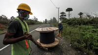 Warga Dusun Jabal Antara, Kecamatan Nisam Antara, Kabupaten Aceh Utara itu akhirnya dapat menikmati listrik yang dipasok PT Perusahaan Listrik Negara (PLN). Sudah bertahun-tahun warga di daerah itu menantikan kehadiran listrik.