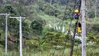 Listrik merupakan salah satu kebutuhan yang sangat penting dalam aktivitas sehari-hari, Mengingat pentingnya akan kebutuhan listrik tersebut, sudah seharusnya listrik tidak hanya terdapat di kota-kota, tetapi perlu juga listrik hadir menerangi desa-desa.