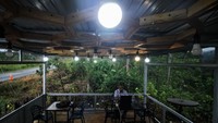 Kehadiran listrik pun menumbuhkan geliat perekonomian di kawasan wisata baru Gunung Sala, Aceh Utara. Kini telah bermunculan warung-warung kopi di atas puncak gunung yang menjadi pelanggan PLN.
