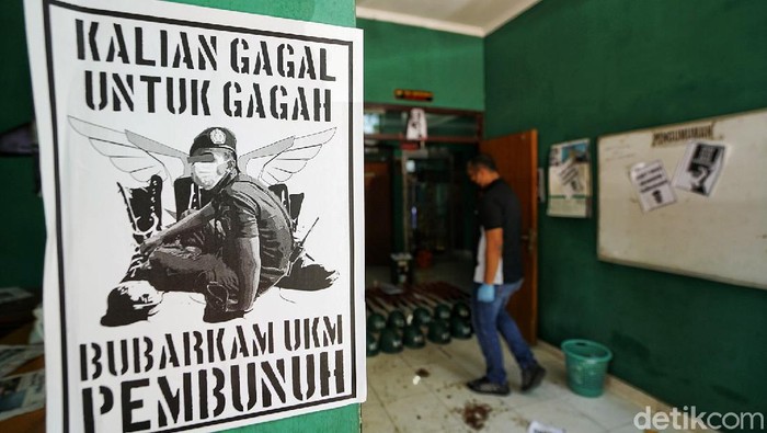 Petugas Kepolisian Polresta Surakarta kembali melakukan Olah TKP kasus mahasiswa UNS Solo yang meninggal karena kekerasan dalam Diklat Menwa. Olah TKP di Markas Resimen Mahasiswa komplek Kampus UNS untuk mencari barang bukti tambahan.
