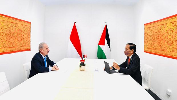 Presiden Jokowi bertemu PM Palestina Mohammad Shtayyeh. (Biro Pers Sekretariat Presiden/Laily Rache)