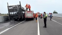 Dwi mengatakan, insiden ini terjadi saat kendaraan truk tuso yang dikemudikan Didik melaju dari barat ke timur, atau dari arah Nganjuk ke Jombang. Lalu, tepat di tol Nganjuk KM 669.200 A pengemudi melihat ada asap yang muncul dari salah satu sepeda motor. Asap ini terlihat dari kaca spion.
