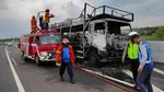 Puluhan Motor Ludes Jadi Rongsokan, Imbas Truk Gendong Terbakar di Tol Nganjuk