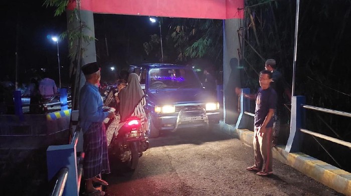 Remaja di Jember Hanyut setelah Melompat dari Jembatan