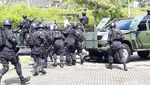 Seperti Ini Kerennya Simulasi Pembebasan Sandera Oleh TNI