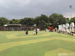 Taman Alun-alun Bandung Kembali Dibuka, Pengunjung Dibatasi