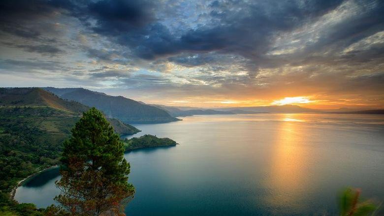 Tangkap Ikan Mas Raksasa di Danau Toba, Netizen Kaitkan dengan Mamak Samosir Tangkap Ikan Mas Raksasa di Danau Toba, Netizen Kaitkan dengan Mamak Samosir