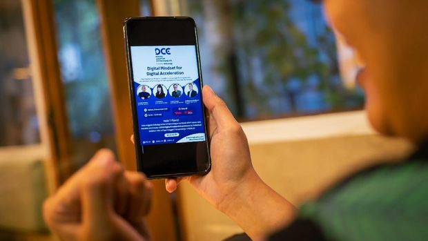 Telkomsel menggelar Digital Creative Enterpreneurs (DCE) 2021, sebuah cara untuk mengakselerasi transformasi digital sektor para pelaku Usaha Kecil Menengah (UKM) di Indonesia.