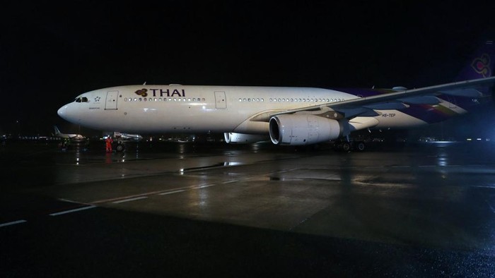Thai Airways Kolaps Maskapai Thailand, Thai Airways, berupaya pulih dari kebangkrutan. Maskapai akan menjual 42 pesawat dan mem-PHK sepertiga tenaga kerjanya untuk mengurangi biaya operasional.